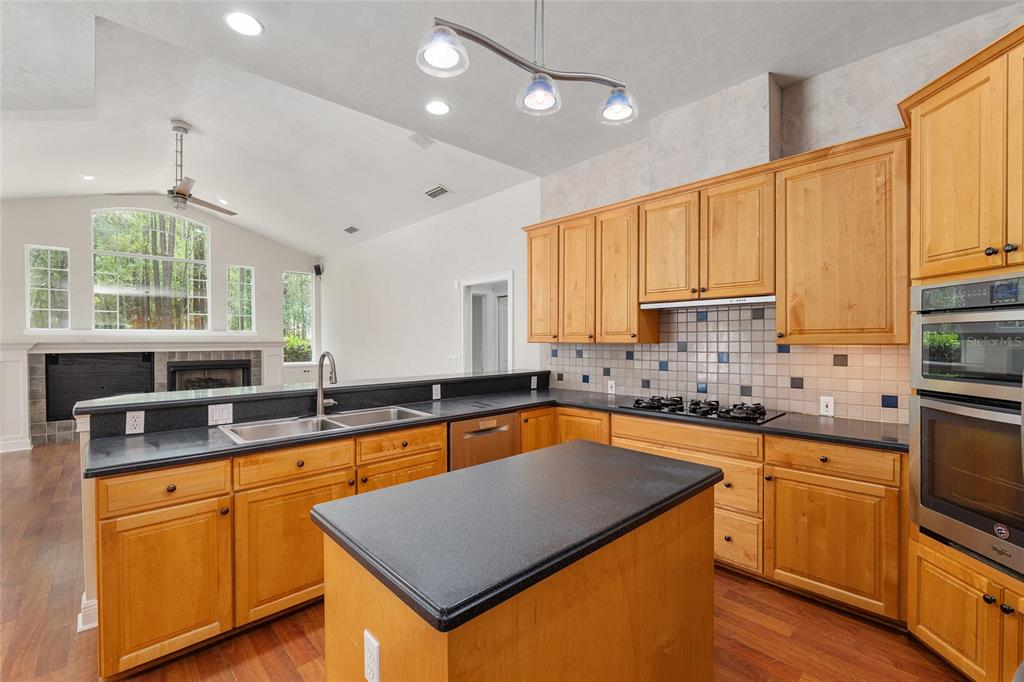 10511 Southwest 17th Place Gainesville, FL 32607 - Photo 19 of 77
