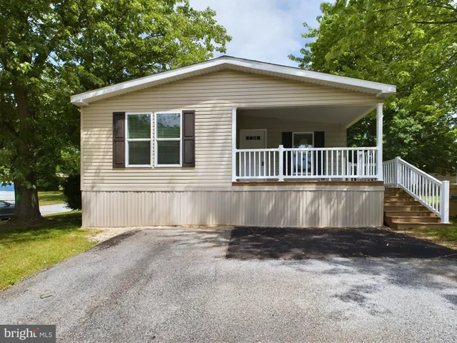 $179,900 | 723 Lake Drive, Mount Wolf, PA 17347