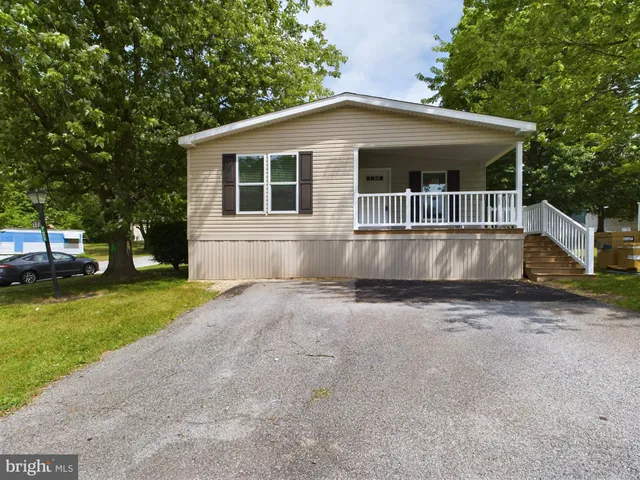$179,900 | 723 Lake Drive, Mount Wolf, PA 17347