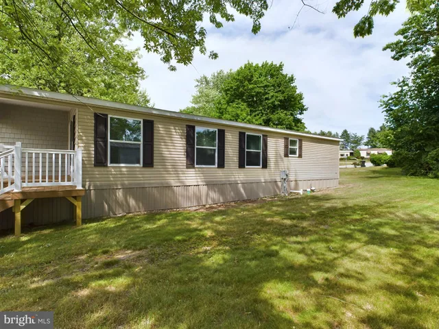 $179,900 | 723 Lake Drive, Mount Wolf, PA 17347