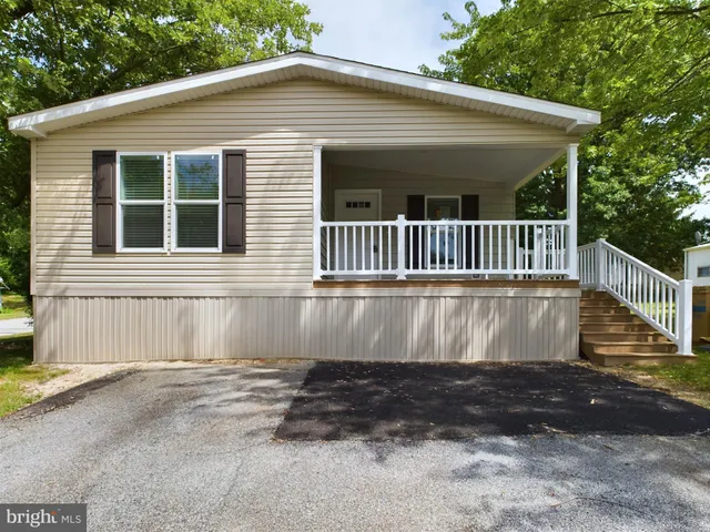 $179,900 | 723 Lake Drive, Mount Wolf, PA 17347