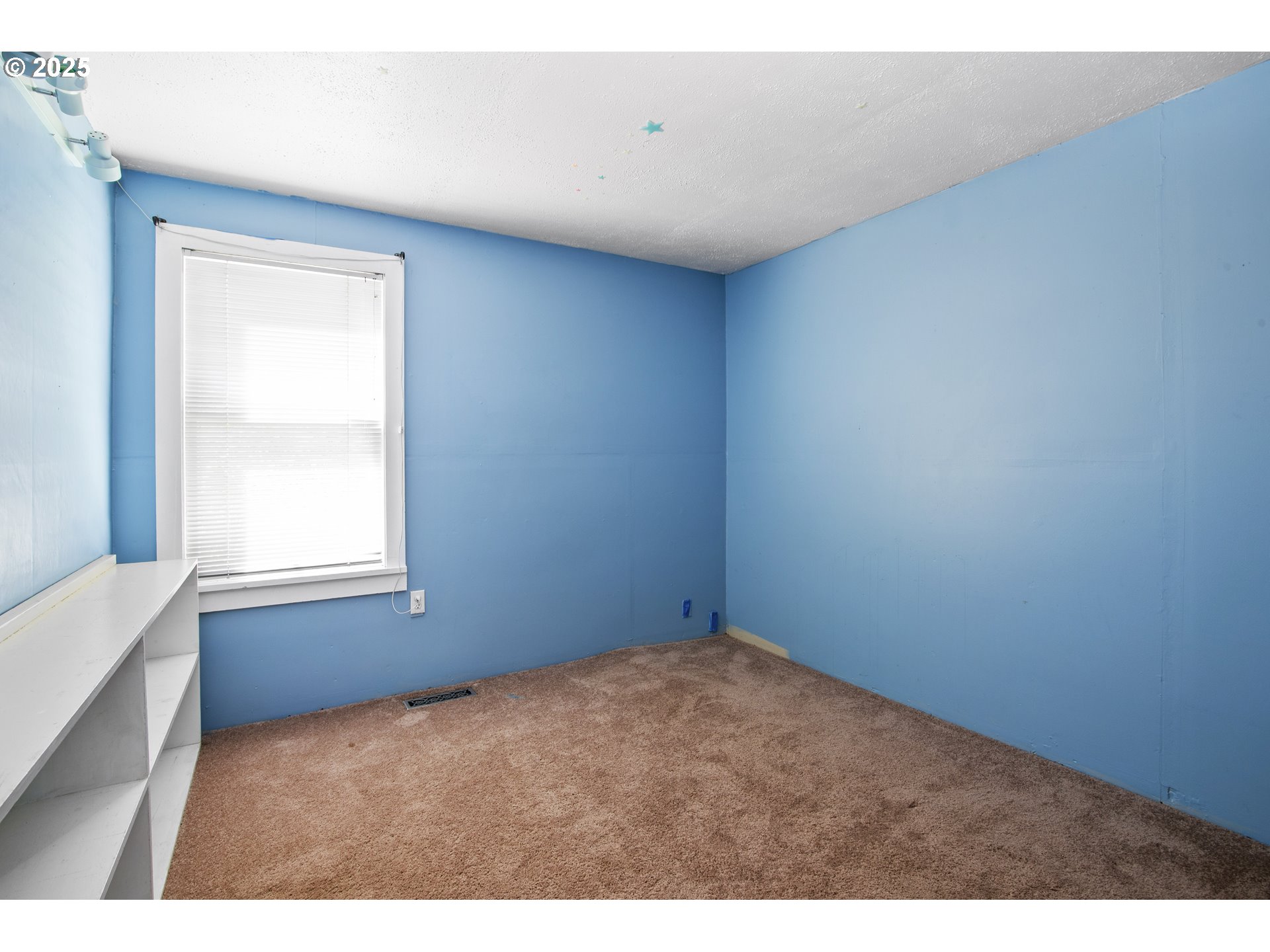 25113 South Ridge Road Beavercreek, OR 97004 - Photo 11 of 43 a view of an empty room with a window
