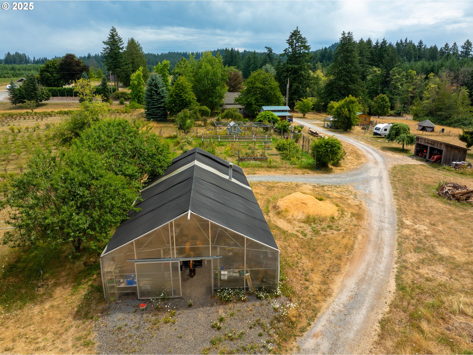25113 South Ridge Road Beavercreek, OR 97004 - Photo 37 of 43 a view of a backyard with sitting area