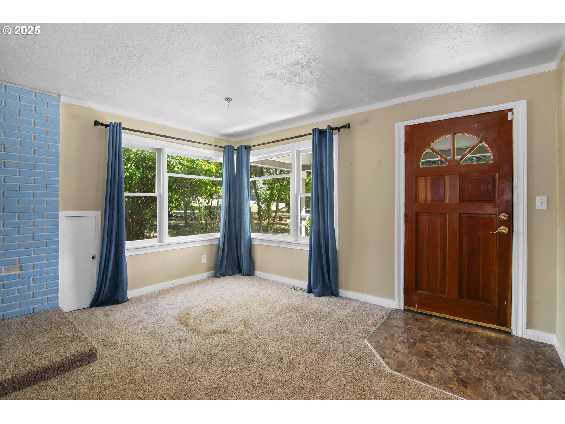 25113 South Ridge Road Beavercreek, OR 97004 - Photo 7 of 43 a view of an empty room with a window