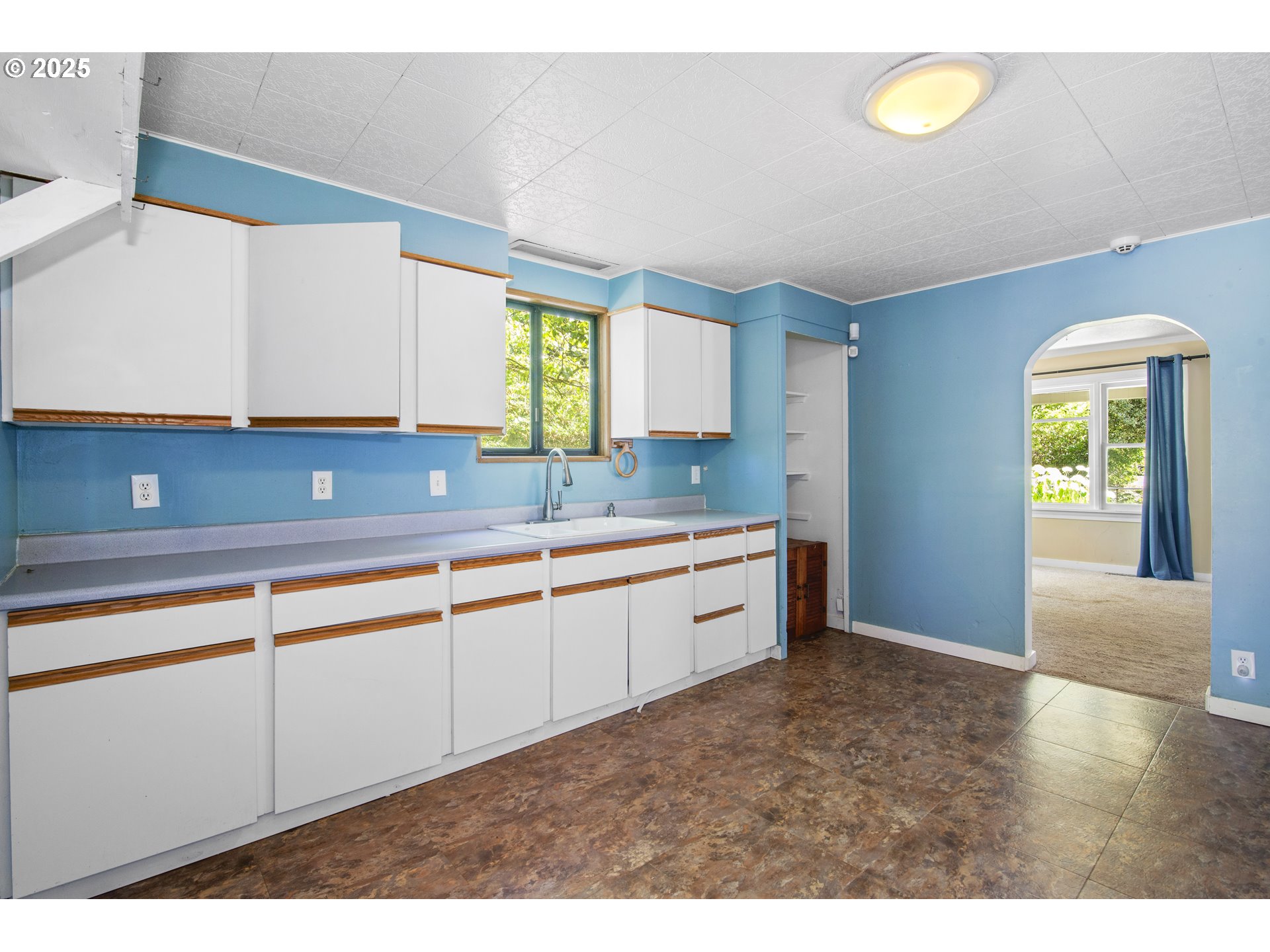 25113 South Ridge Road Beavercreek, OR 97004 - Photo 10 of 43 a kitchen with granite countertop a sink and a window