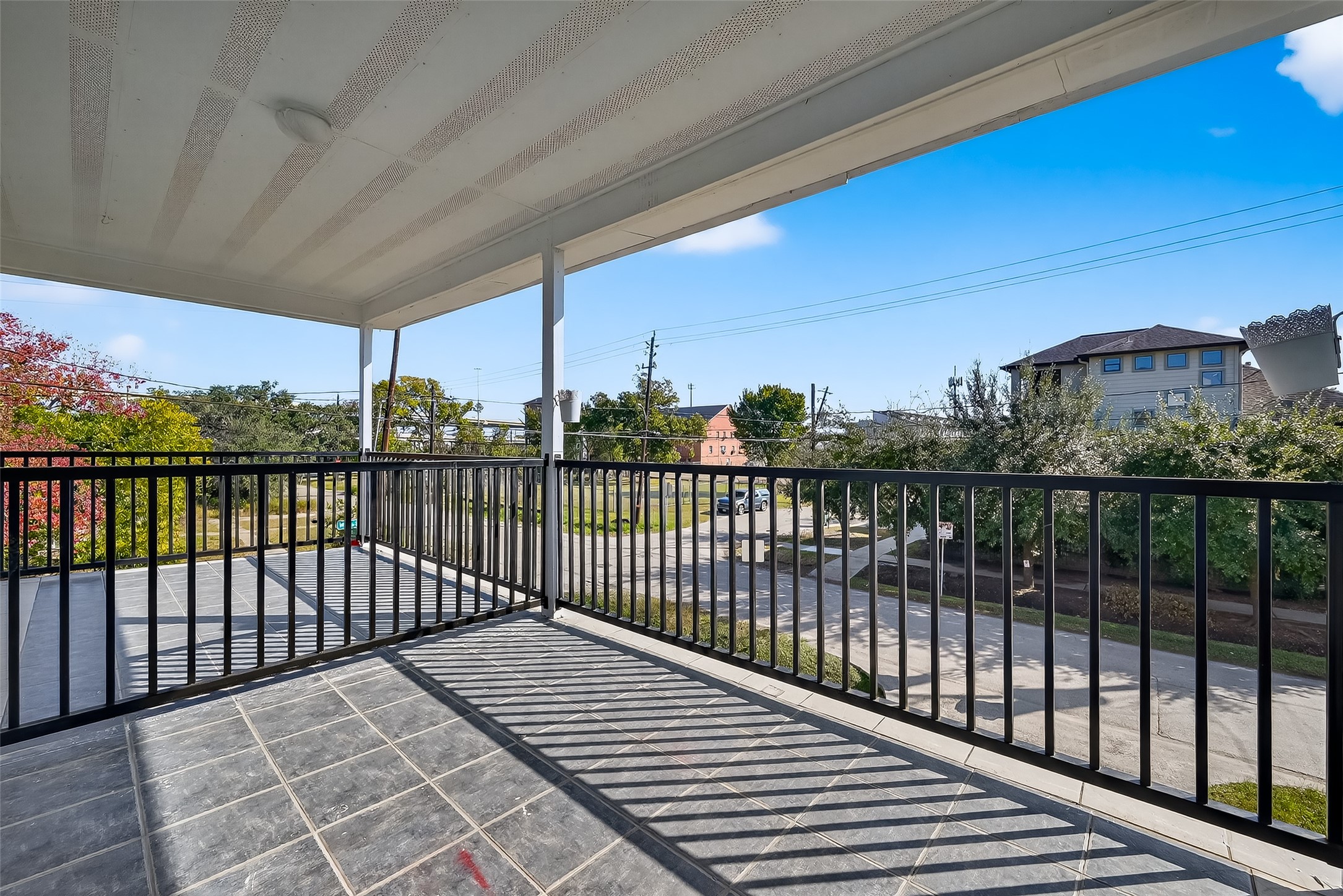 2202 Hutchins Street, Unit C Houston, TX 77003 - Photo 3 of 27 a view of city from a balcony