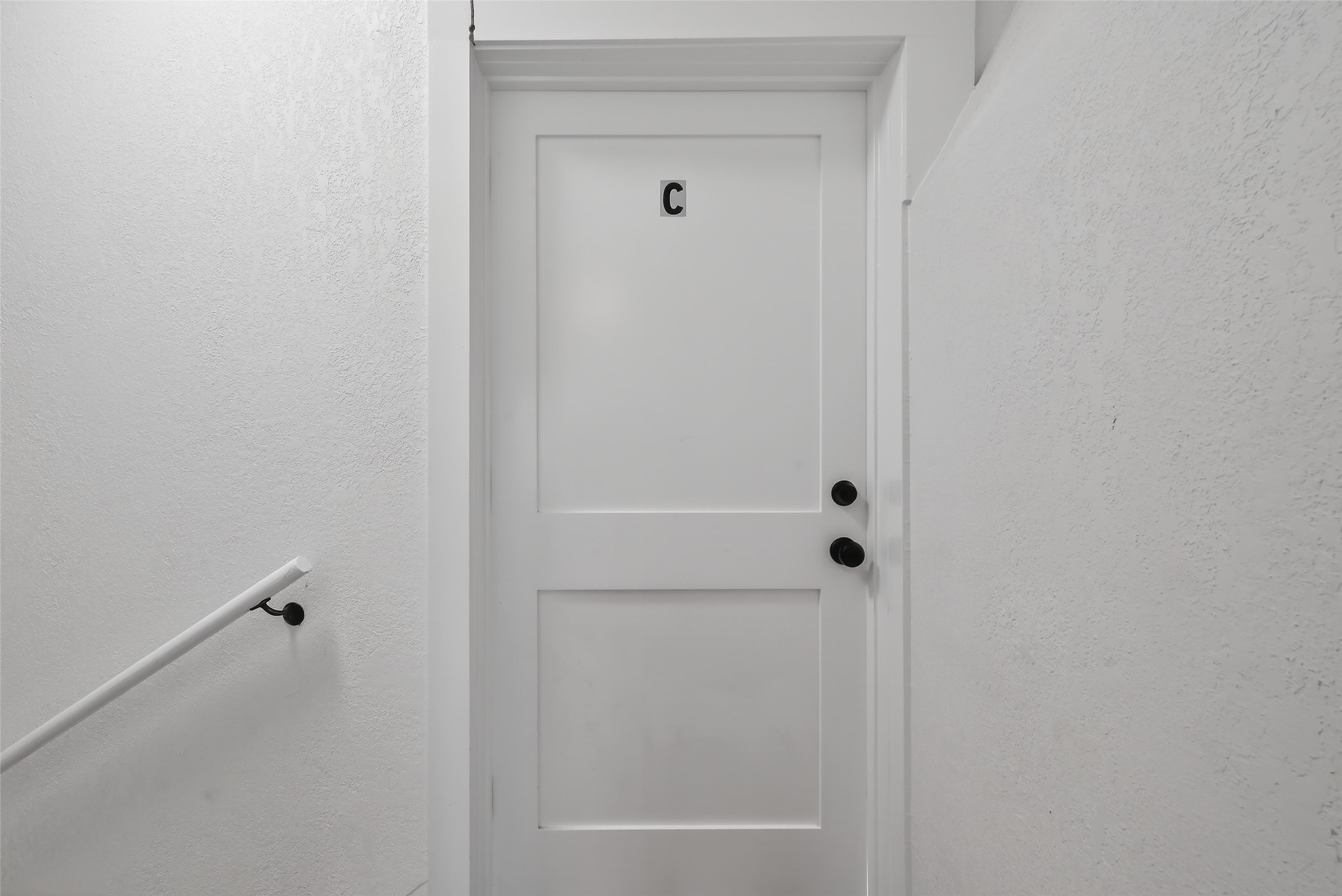 2202 Hutchins Street, Unit C Houston, TX 77003 - Photo 5 of 27 a view of a closet