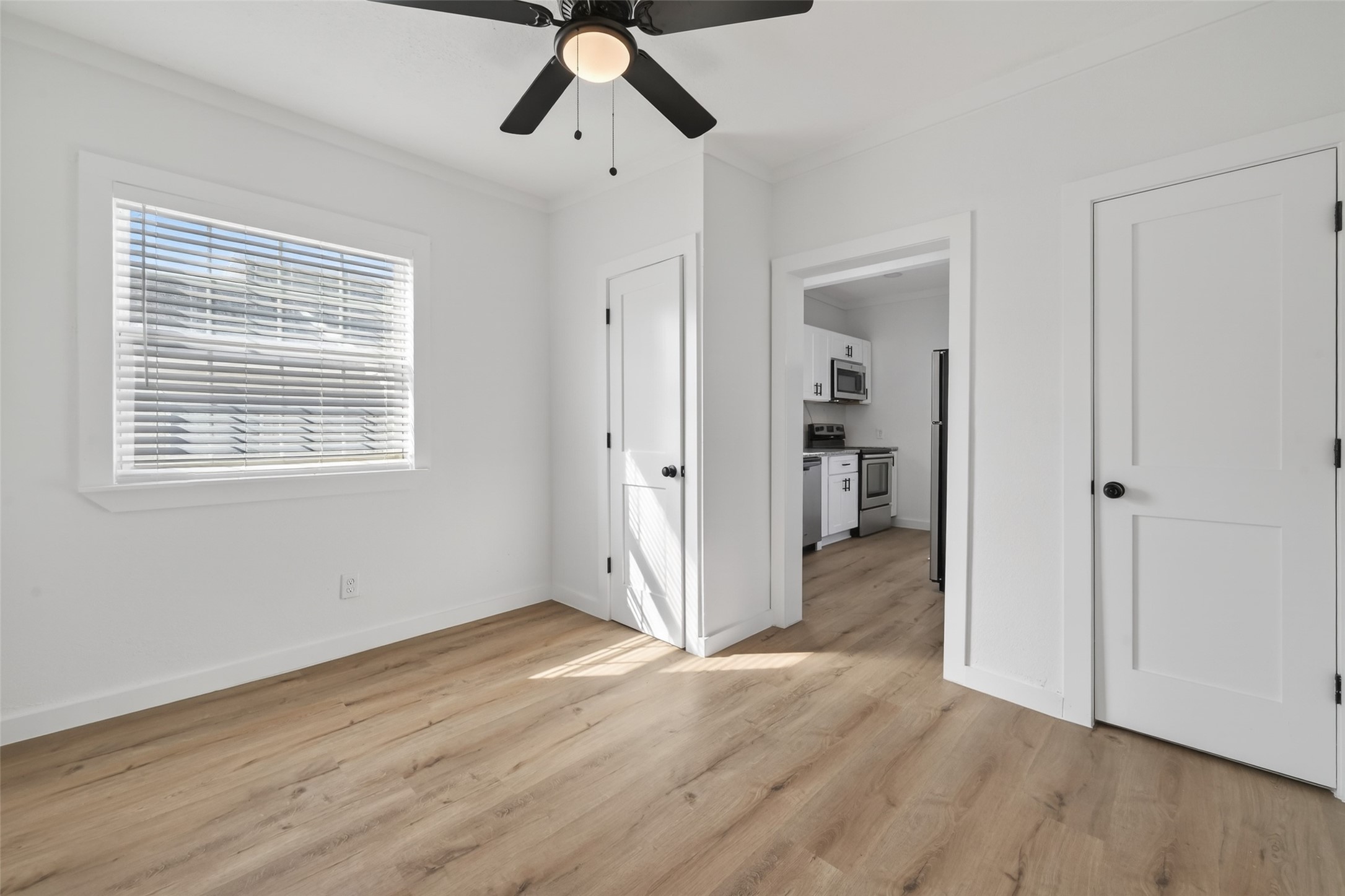 2202 Hutchins Street, Unit C Houston, TX 77003 - Photo 6 of 27 a view of an empty room with wooden floor and a window
