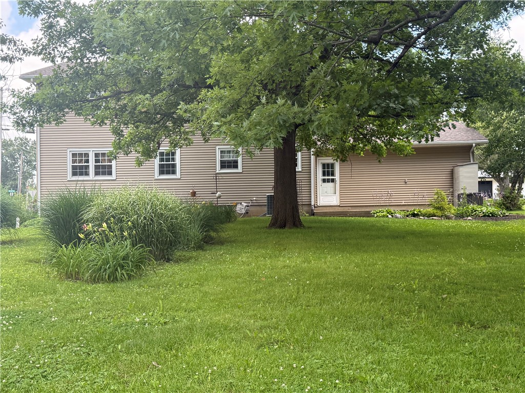 21 Briar Hill Road Paris, IL 61944 - Photo 6 of 38