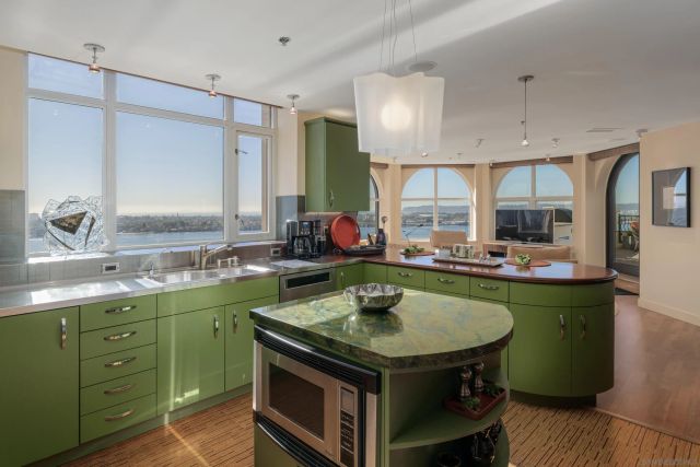 $4,850,000 | 700 West Harbor Drive, Unit 2202, San Diego, CA 92101