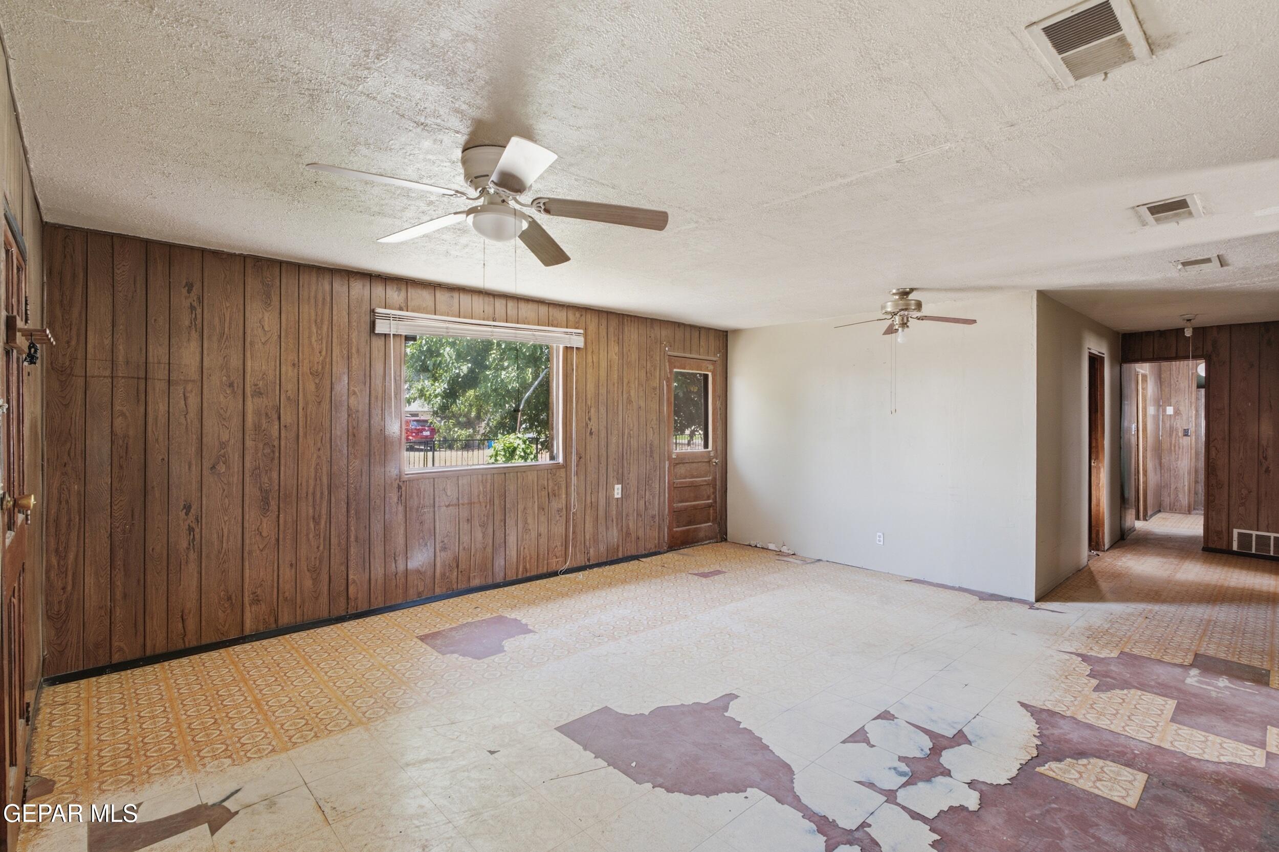 257 San Elizario Road Clint, TX 79836 - Photo 7 of 42 DSC05312