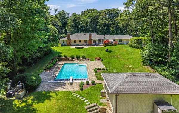 $2,849,888 | 15 Tiber Road, Oyster Bay Cove, NY 11791