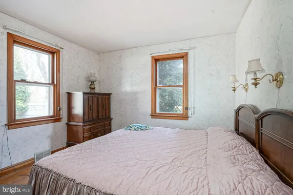 $279,900 | 617 Elm Avenue, Woodbury Heights, NJ 08097