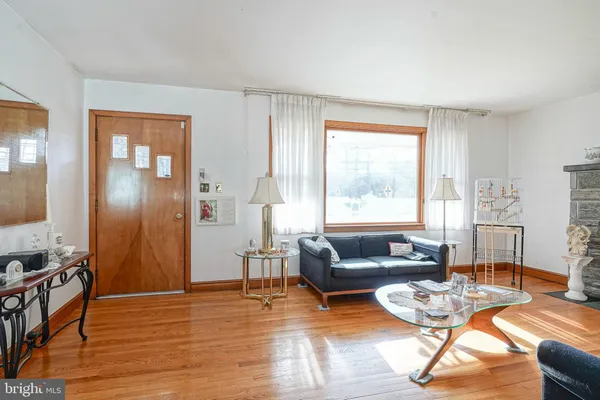 $279,900 | 617 Elm Avenue, Woodbury Heights, NJ 08097