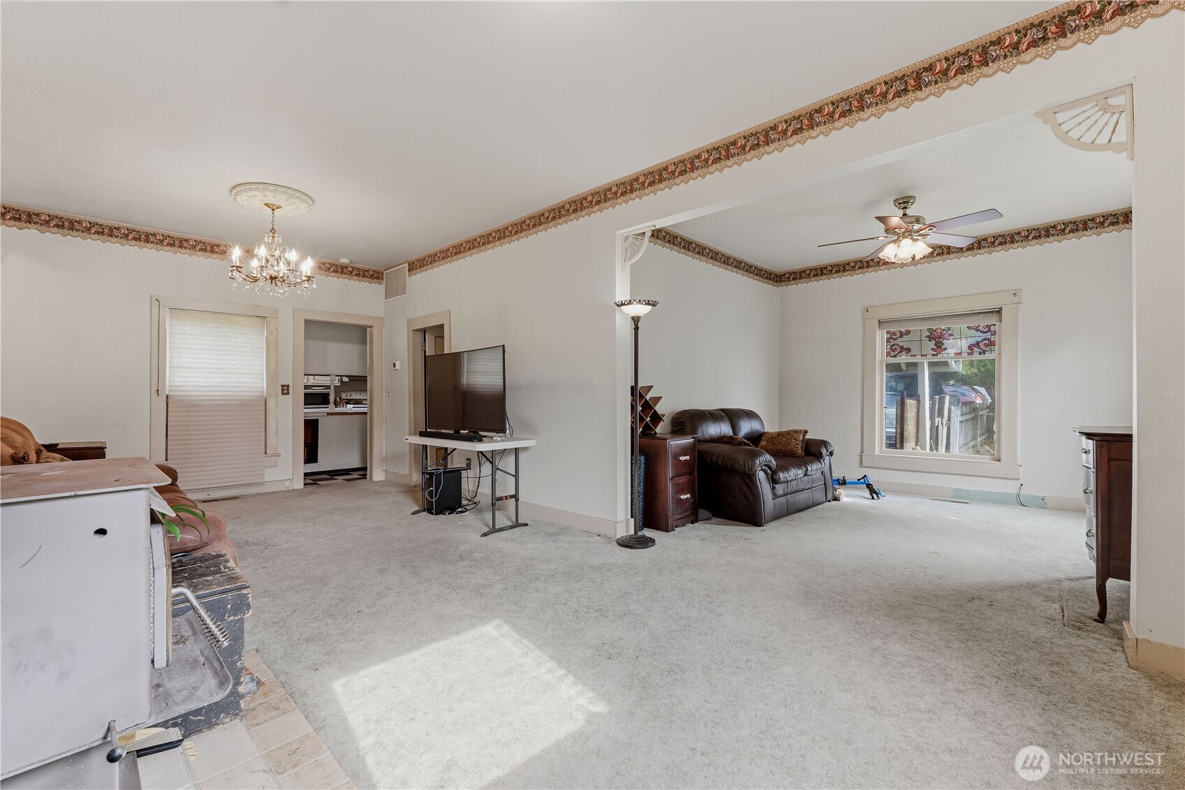 5601 Airport Road Cashmere, WA 98815 - Photo 6 of 36 a living room with furniture and a flat screen tv