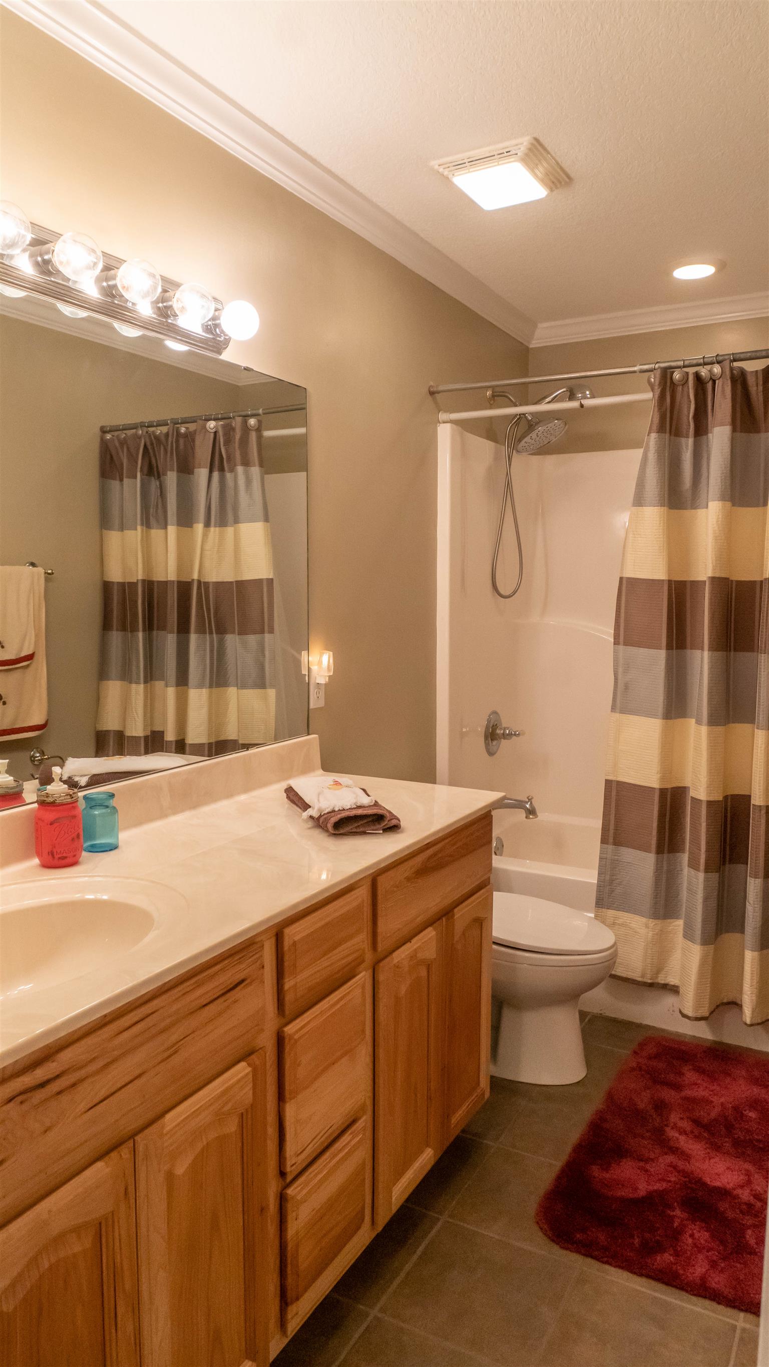 2141 Cunningham Road Cookeville, TN 38506 - Photo 20 of 30 Shared bathroom between bed two and three