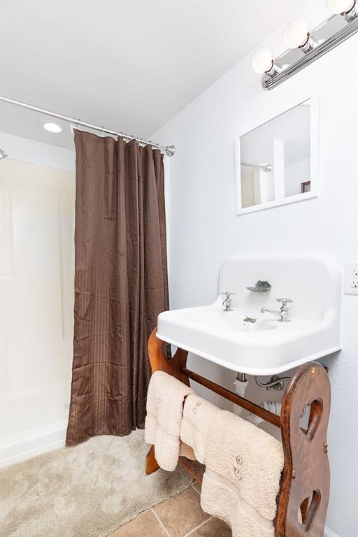 1815 South Oak Street Brady, TX 76825 - Photo 19 of 34 a bathroom with a sink and a mirror