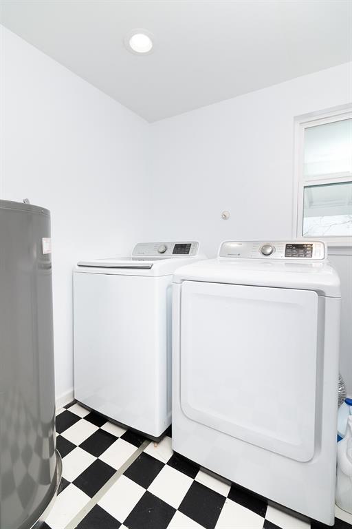 1815 South Oak Street Brady, TX 76825 - Photo 20 of 34 a utility room with dryer and washer