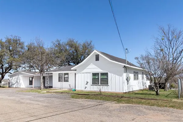 $179,000 | 1815 South Oak Street, Brady, TX 76825