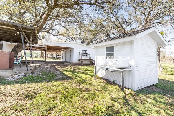 $179,000 | 1815 South Oak Street, Brady, TX 76825
