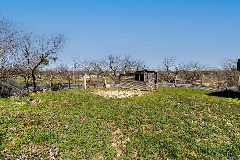 1815 South Oak Street Brady, TX 76825 - Photo 31 of 34 a view of outdoor space with garden and trees