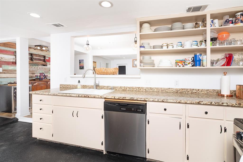 1815 South Oak Street Brady, TX 76825 - Photo 4 of 34 a kitchen with granite countertop a sink and cabinets