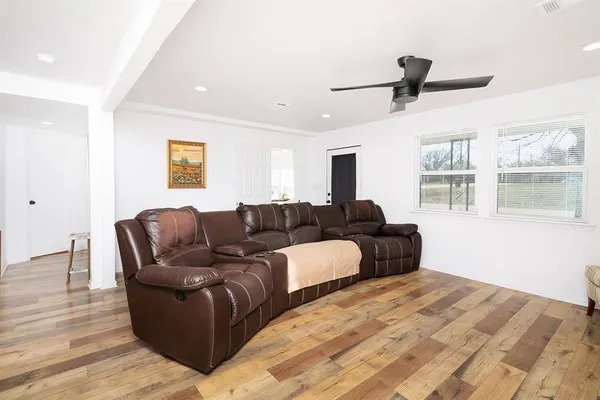 $179,000 | 1815 South Oak Street, Brady, TX 76825