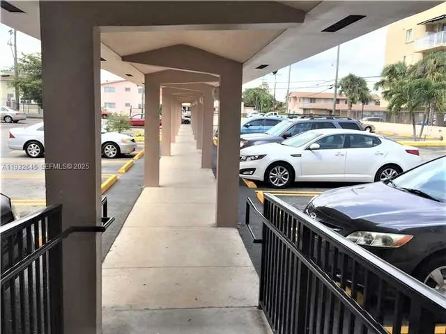 $1,800 | 3640 Northwest 9th Street, Unit 406, Miami, FL 33125