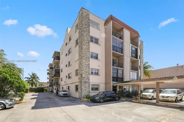 $1,800 | 3640 Northwest 9th Street, Unit 406, Miami, FL 33125