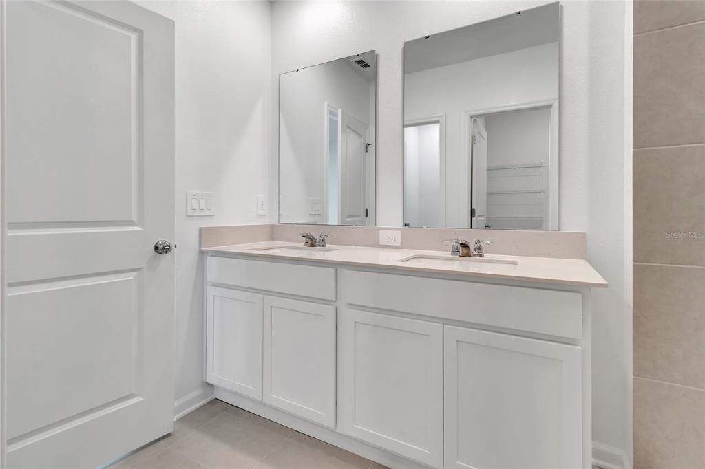 275 Puma Loop Groveland, FL 34736 - Photo 20 of 41 a bathroom with a sink and a mirror