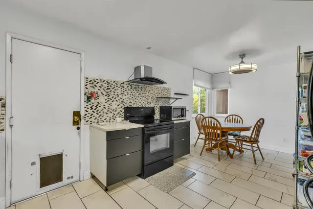 $399,900 | 4600 Le Donne Drive, Sacramento, CA 95823