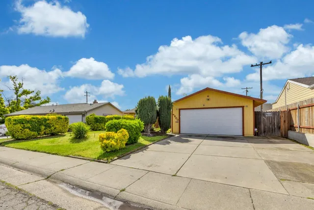 $399,900 | 4600 Le Donne Drive, Sacramento, CA 95823