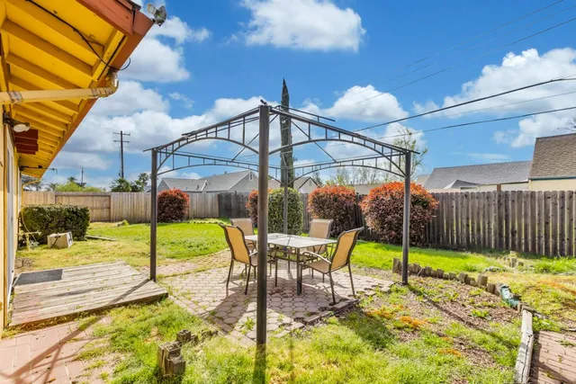 $399,900 | 4600 Le Donne Drive, Sacramento, CA 95823