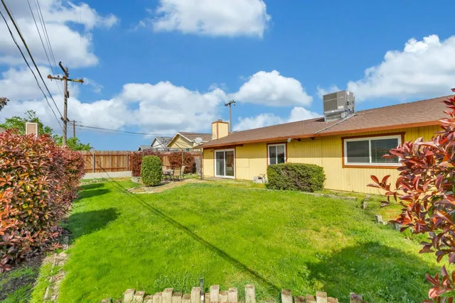 $399,900 | 4600 Le Donne Drive, Sacramento, CA 95823