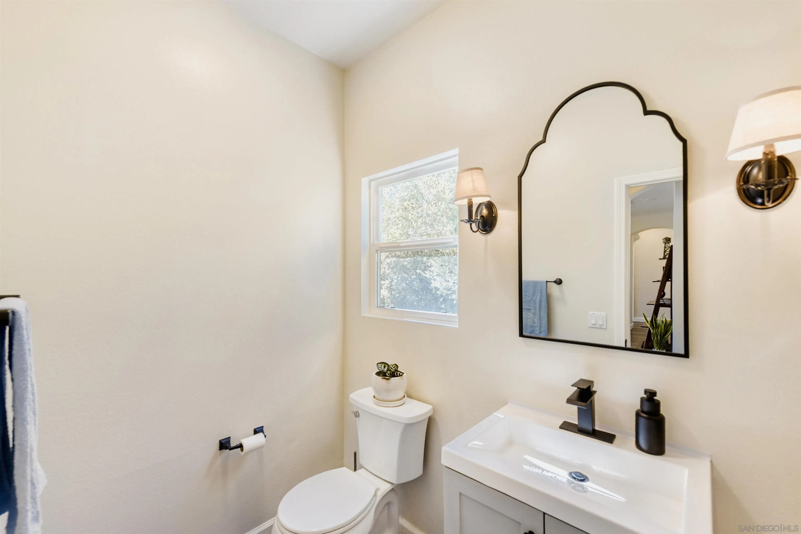 2434 Ridgegate Row La Jolla, CA 92037 - Photo 30 of 47 Bathroom