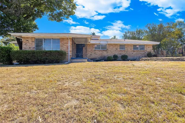 $2,250 | 5108 Mystic Trail, Dallas, TX 75216