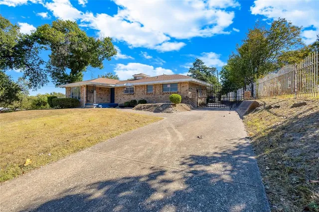 $2,250 | 5108 Mystic Trail, Dallas, TX 75216