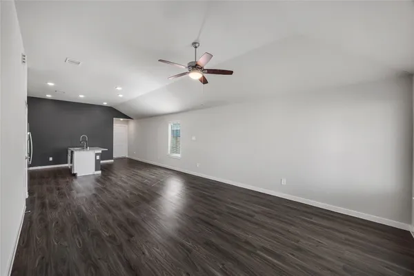 $1,800 | 915 Silver Birch Branch, Magnolia, TX 77354