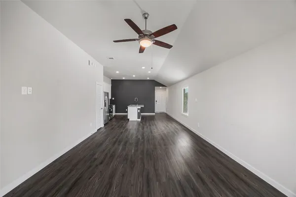 $1,800 | 915 Silver Birch Branch, Magnolia, TX 77354