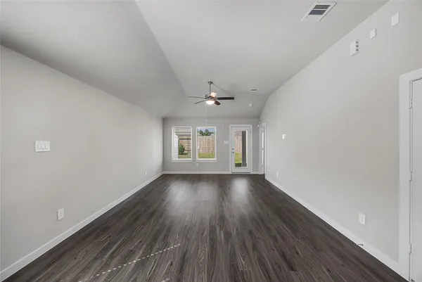 $1,800 | 915 Silver Birch Branch, Magnolia, TX 77354