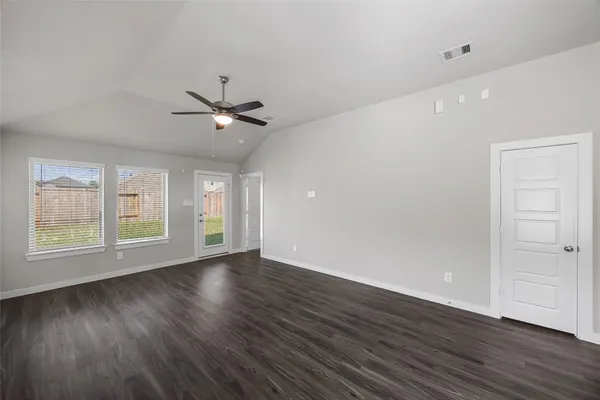 $1,800 | 915 Silver Birch Branch, Magnolia, TX 77354