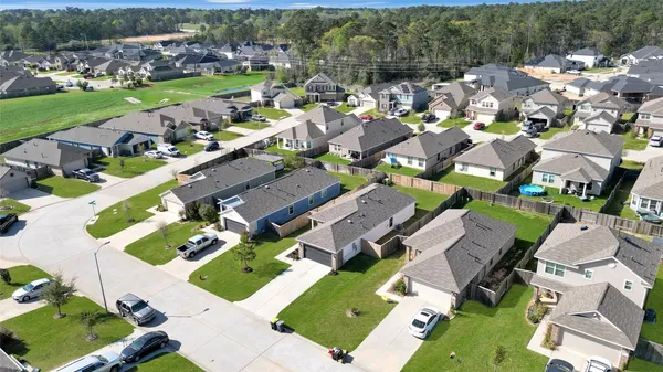 $1,800 | 915 Silver Birch Branch, Magnolia, TX 77354