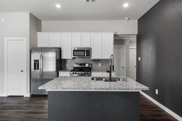 $1,800 | 915 Silver Birch Branch, Magnolia, TX 77354