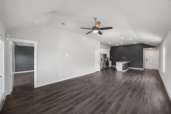 $1,800 | 915 Silver Birch Branch, Magnolia, TX 77354