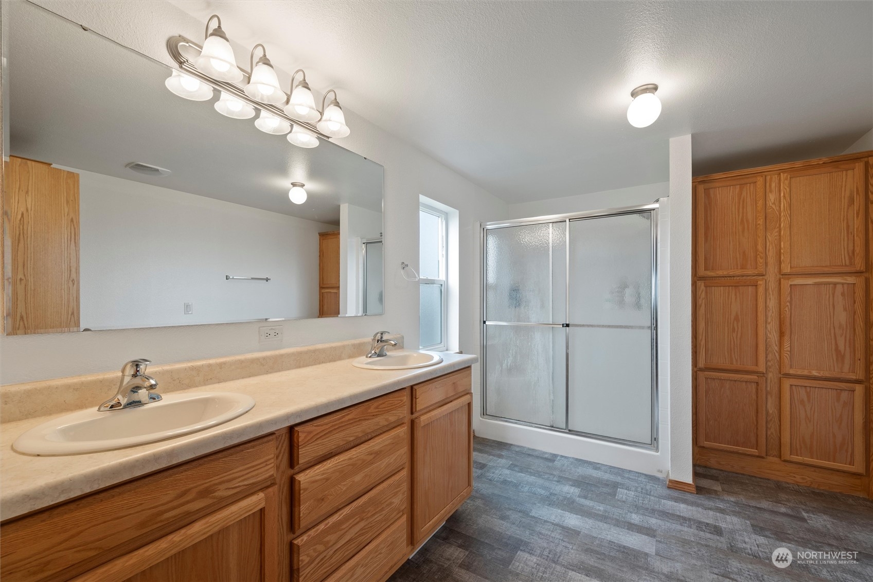 85 Second Street Touchet, WA 99360 - Photo 15 of 28 a bathroom with a double vanity sink and a mirror