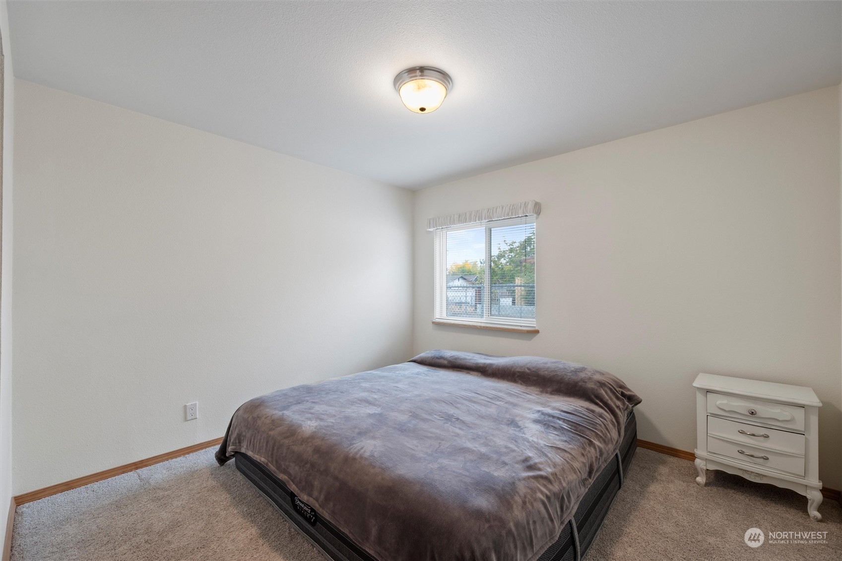 85 Second Street Touchet, WA 99360 - Photo 16 of 28 a bedroom with a bed and a window