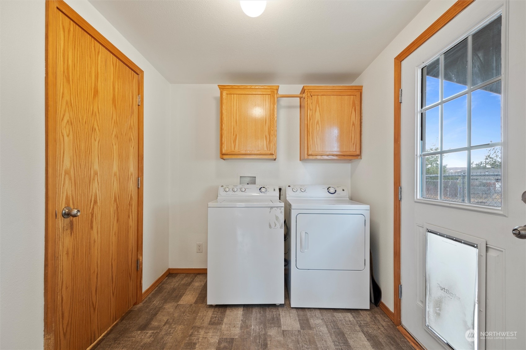85 Second Street Touchet, WA 99360 - Photo 22 of 28 a utility room with dryer and washer