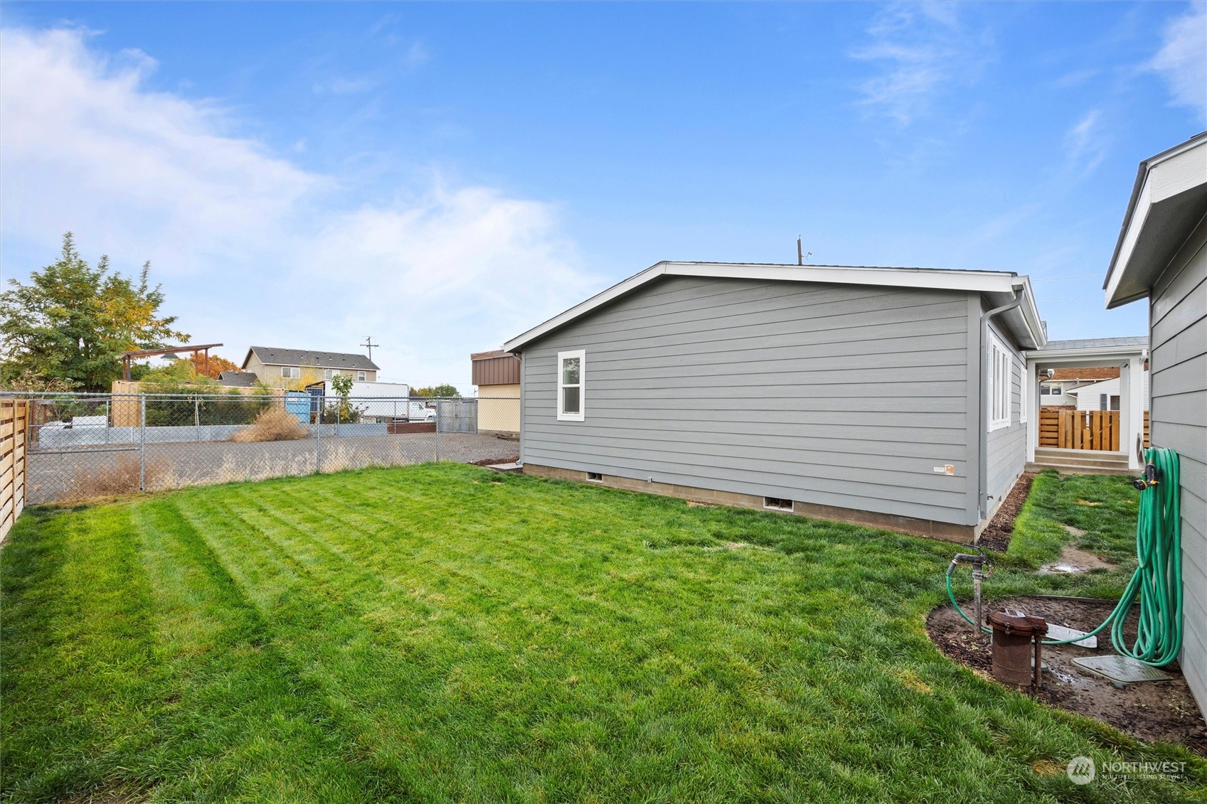 85 Second Street Touchet, WA 99360 - Photo 24 of 28 a view of a backyard with plants and a garden