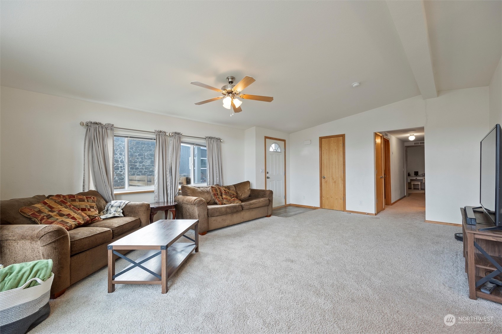 85 Second Street Touchet, WA 99360 - Photo 4 of 28 a living room with furniture and a large window