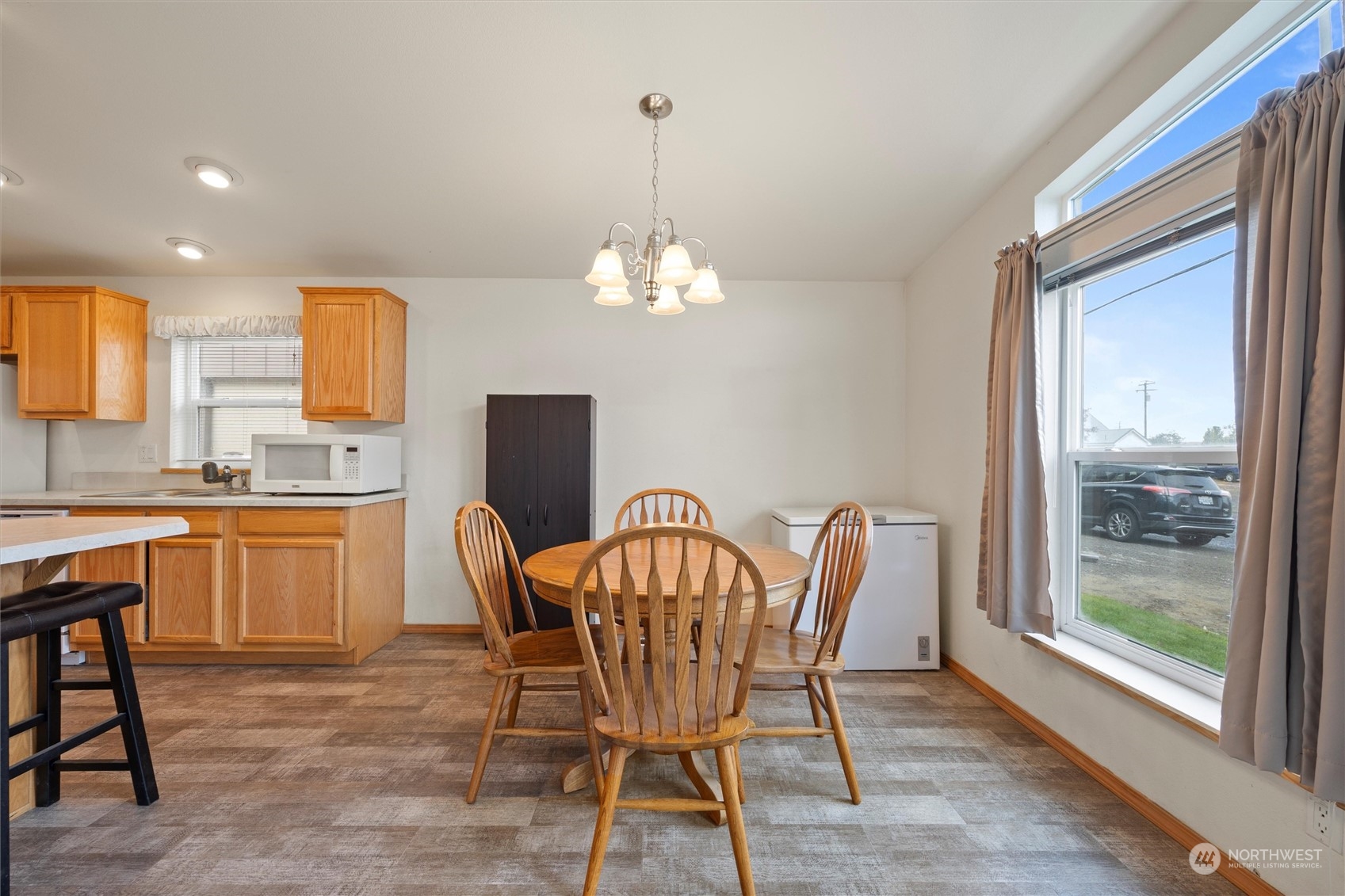 85 Second Street Touchet, WA 99360 - Photo 7 of 28 a view of a dining room with furniture and window